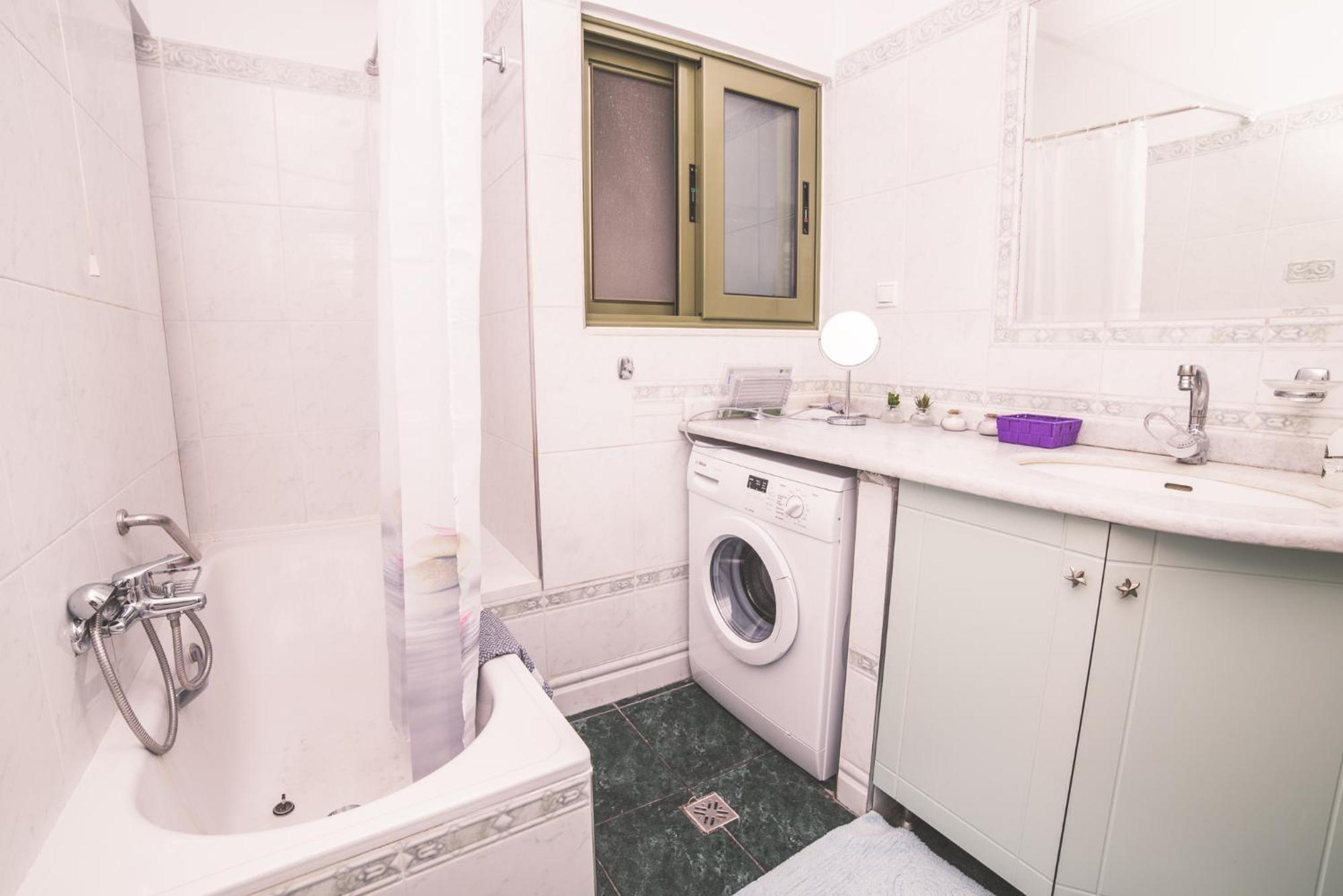 Lazarus 2Bd Apartment In The Center Patras Esterno foto