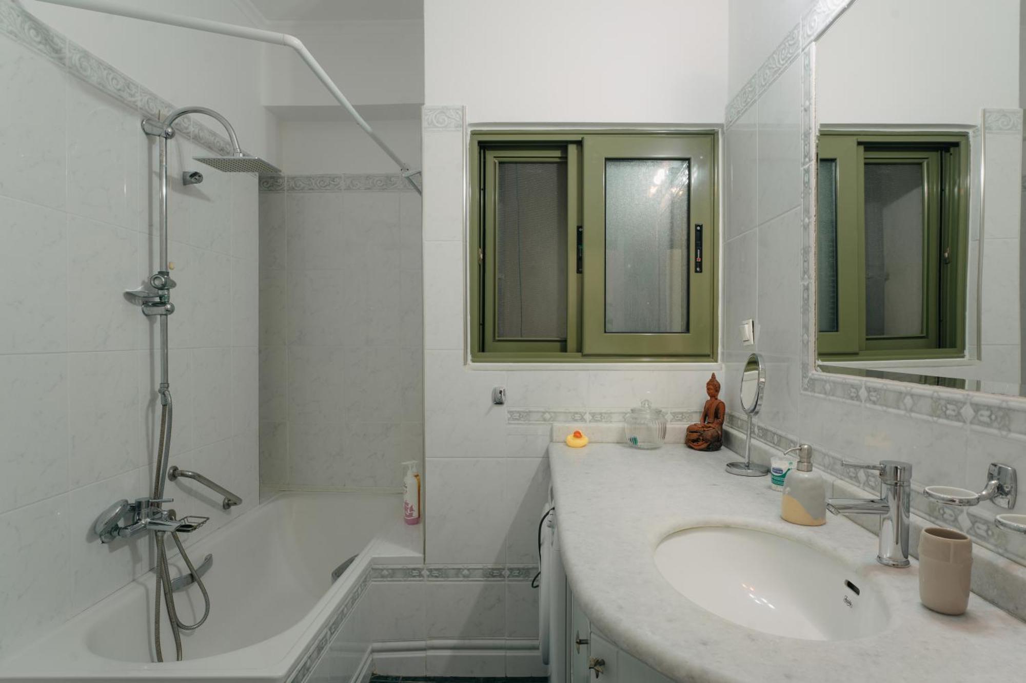 Lazarus 2Bd Apartment In The Center Patras Esterno foto